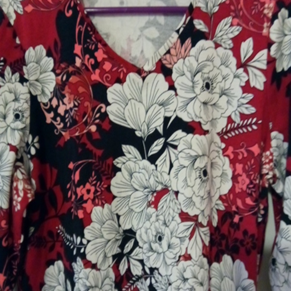 Women's Top - Picture 2 of 4